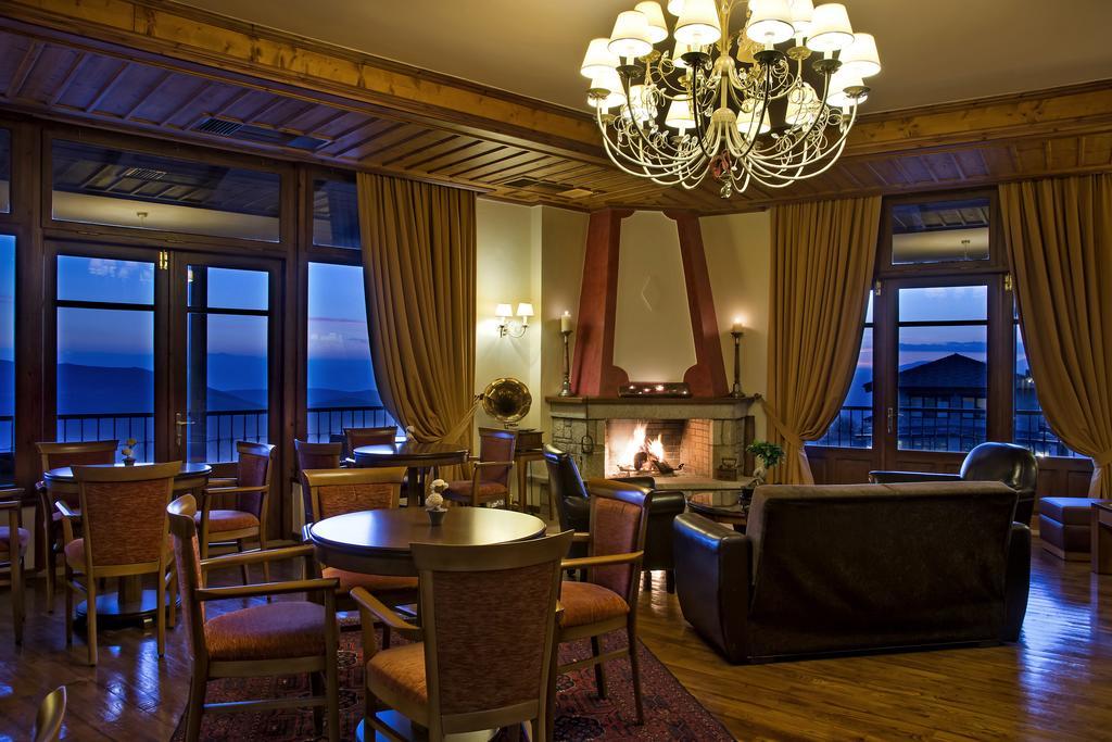 Alpen House Hotel & Suites Arachova Esterno foto