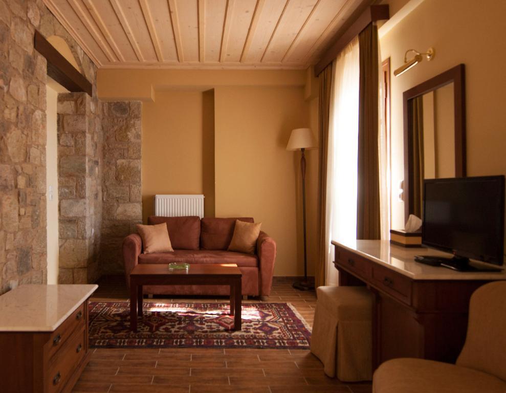 Alpen House Hotel & Suites Arachova Esterno foto