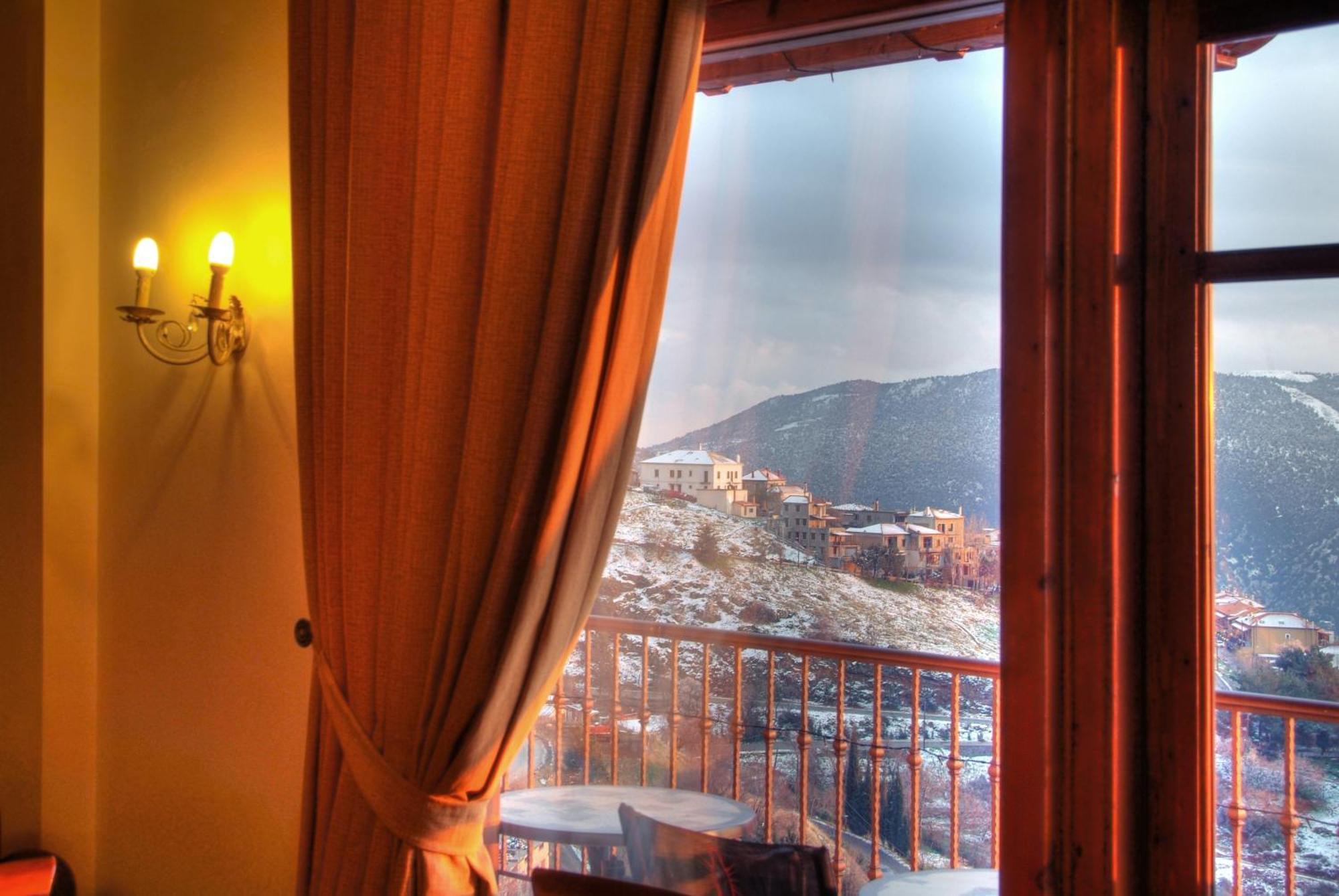 Alpen House Hotel & Suites Arachova Esterno foto