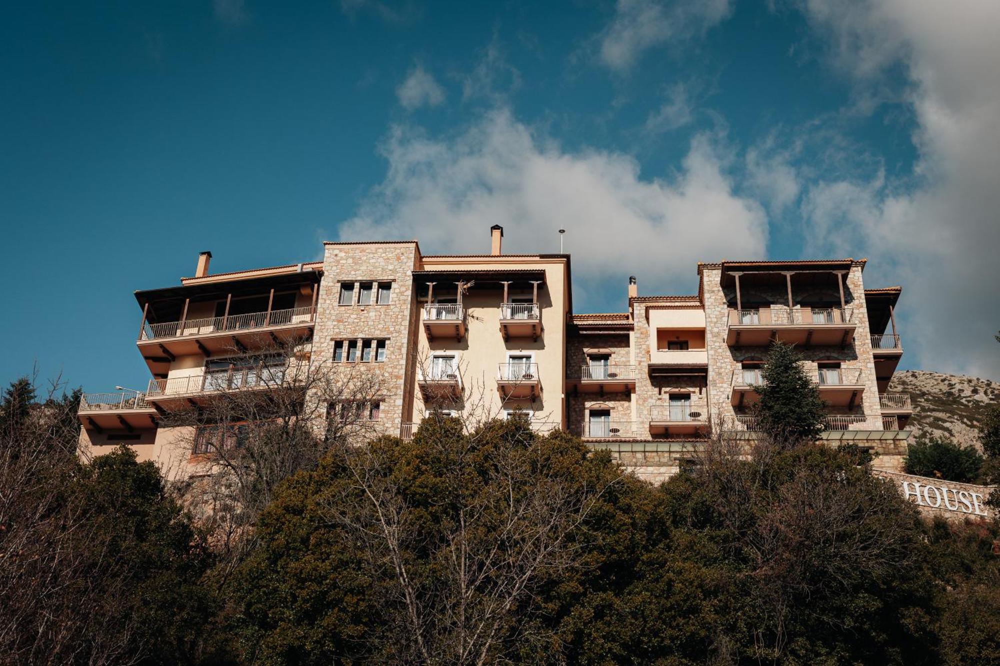 Alpen House Hotel & Suites Arachova Esterno foto